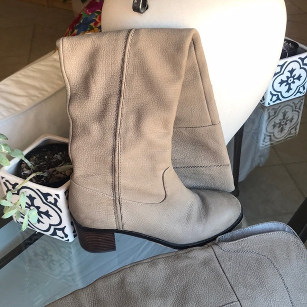 SAM EDELMAN pebbled‎ leather taupe tall boots in excellent condition size 8